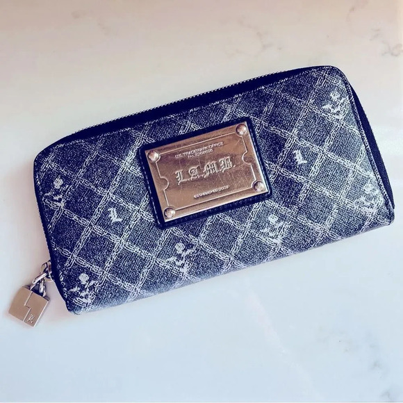 RARE L.A.M.B. Silver Saddle Wallet 🖤 - Picture 1 of 7